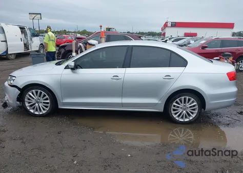 2013 Volkswagen Jetta 2.5L Sel z USA, uszkodzony, nr VIN 3VWLX7AJ6DM361791